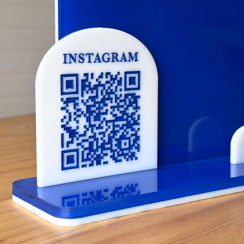 Letrero Grabado QR Acrílico