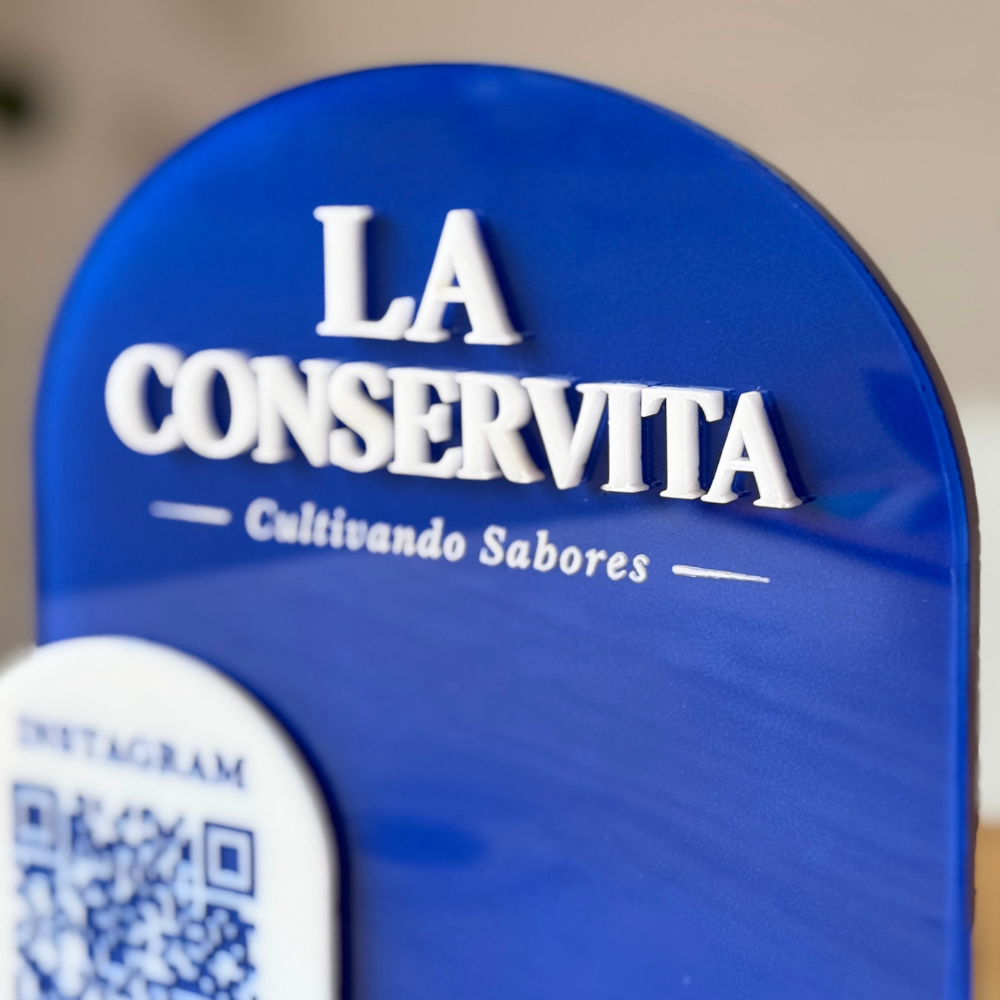 Letrero Grabado QR Acrílico